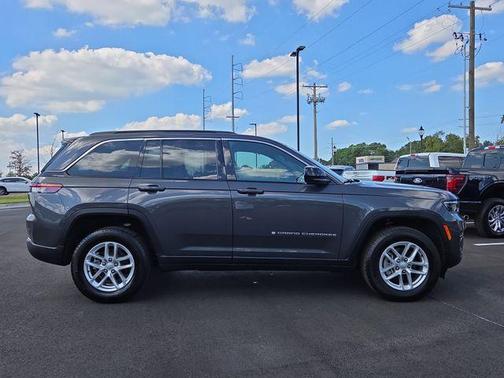 2024 Jeep Grand Cherokee Laredo
