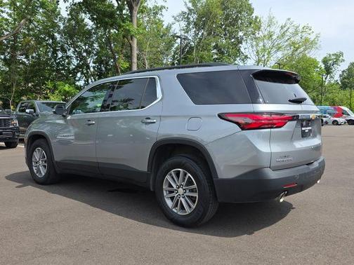 Sterling Gray Metallic 2023 Chevrolet Traverse LT Cloth