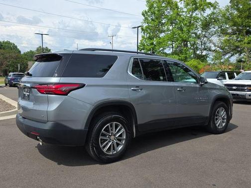 Sterling Gray Metallic 2023 Chevrolet Traverse LT Cloth