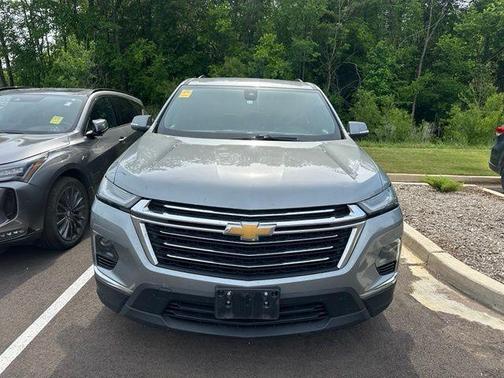 Sterling Gray Metallic 2023 Chevrolet Traverse LT Cloth