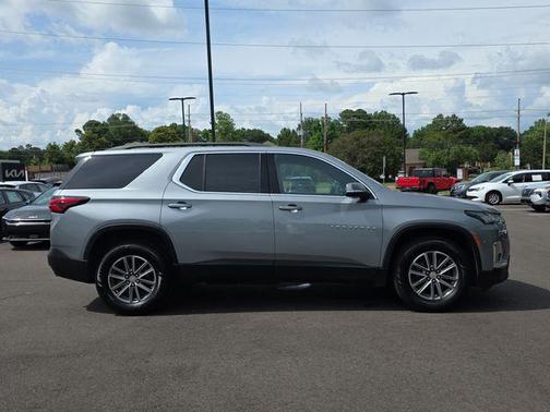 Sterling Gray Metallic 2023 Chevrolet Traverse LT Cloth
