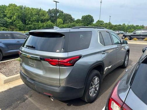 Sterling Gray Metallic 2023 Chevrolet Traverse LT Cloth