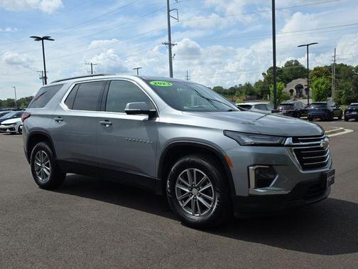 Sterling Gray Metallic 2023 Chevrolet Traverse LT Cloth