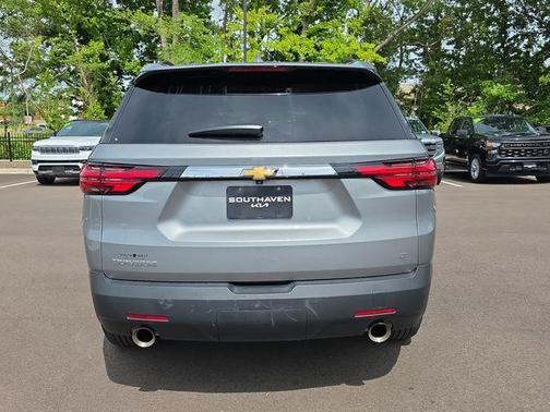 Sterling Gray Metallic 2023 Chevrolet Traverse LT Cloth