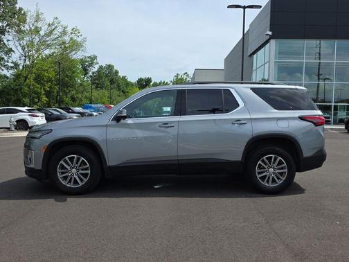 Sterling Gray Metallic 2023 Chevrolet Traverse LT Cloth