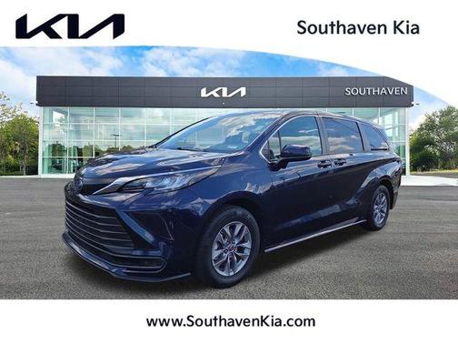 2022 Toyota Sienna LE