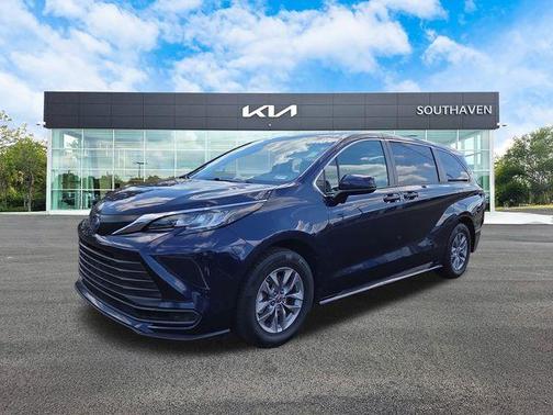 2022 Toyota Sienna LE