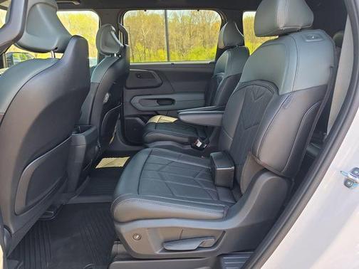 Glacial White Pearl 2027 Kia Telluride SX