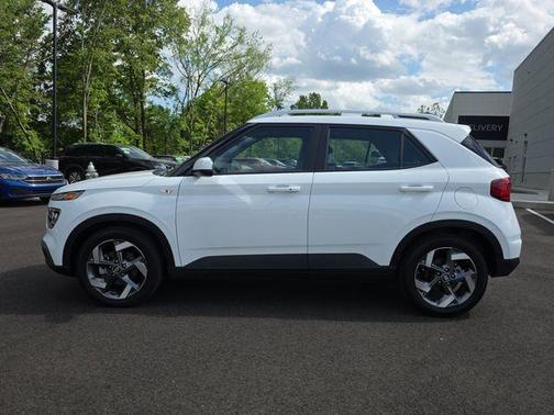 Lunar White 2025 Hyundai VENUE SEL