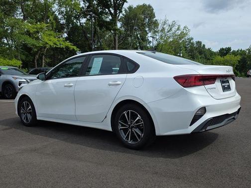 Snow White Pearl 2024 Kia Forte LXS