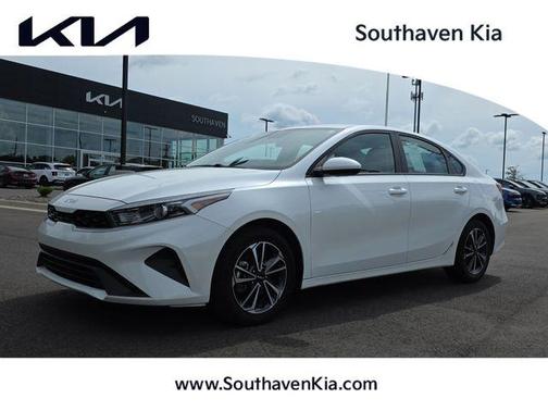 Snow White Pearl 2024 Kia Forte LXS