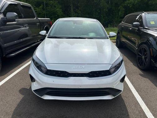 Snow White Pearl 2024 Kia Forte LXS
