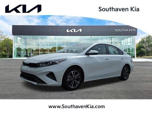 Snow White Pearl 2024 Kia Forte LXS