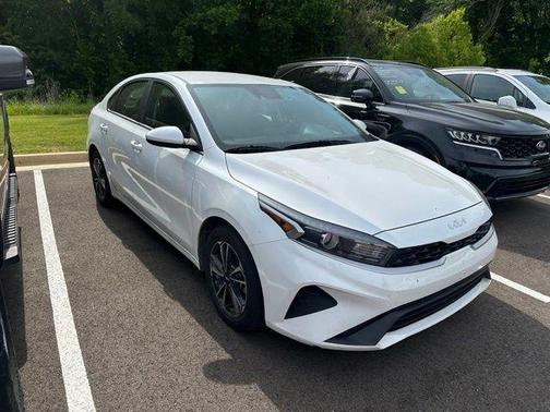 Snow White Pearl 2024 Kia Forte LXS