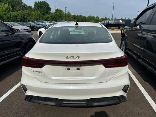 Snow White Pearl 2024 Kia Forte LXS
