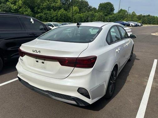 Snow White Pearl 2024 Kia Forte LXS