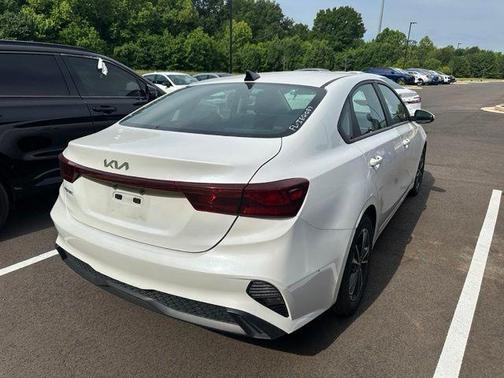 Snow White Pearl 2024 Kia Forte LXS
