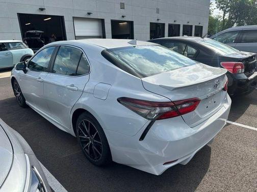 Ice 2024 Toyota Camry SE