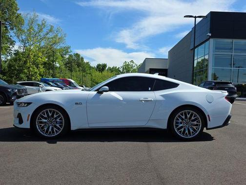 Oxford White 2024 Ford Mustang GT Premium