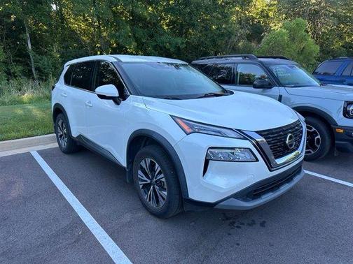 White 2021 Nissan Rogue SV