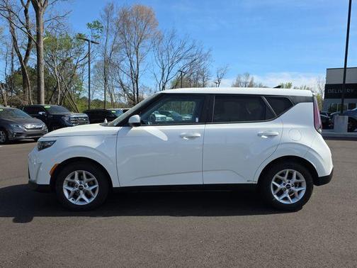 Snow White Pearl 2024 Kia Soul LX