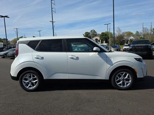 Snow White Pearl 2024 Kia Soul LX