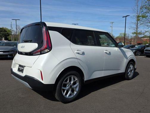 Snow White Pearl 2024 Kia Soul LX