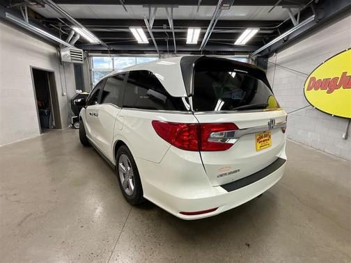 White Diamond Pearl 2018 Honda Odyssey EX-L