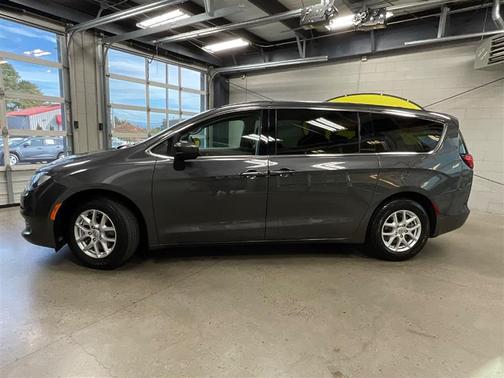 2021 Chrysler Voyager LX