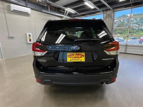 Crystal Black Silica 2024 Subaru Forester Premium