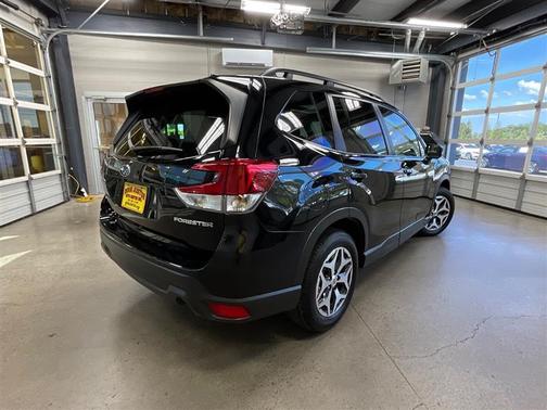 Crystal Black Silica 2024 Subaru Forester Premium