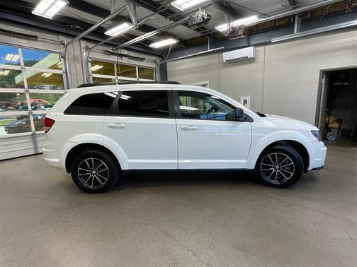 Vice White 2018 Dodge Journey SE