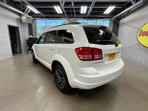 Vice White 2018 Dodge Journey SE