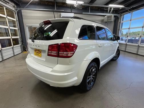 Vice White 2018 Dodge Journey SE