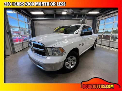 Bright White Clearcoat 2019 RAM 1500 SLT