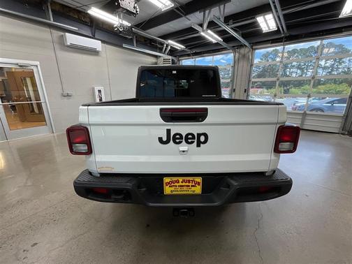 Bright White Clearcoat 2023 Jeep Gladiator Sport