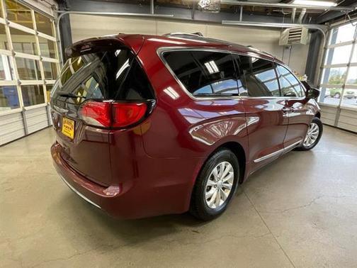 2018 Chrysler Pacifica Touring-L
