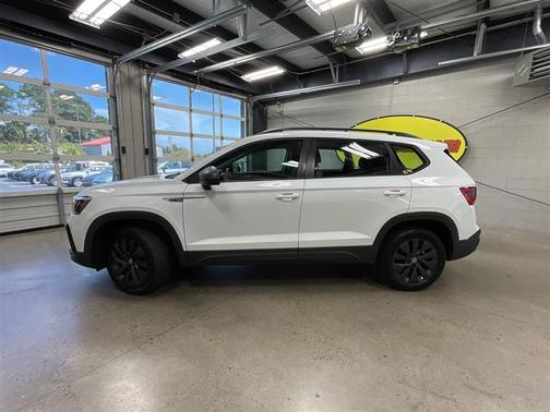Pure White 2024 Volkswagen Taos 1.5T S
