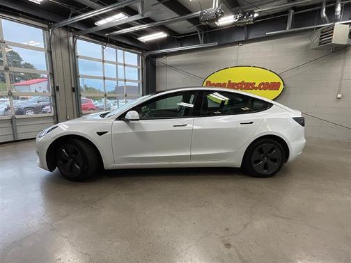 Pearl White Multi-Coat 2022 Tesla Model 3 Long Range