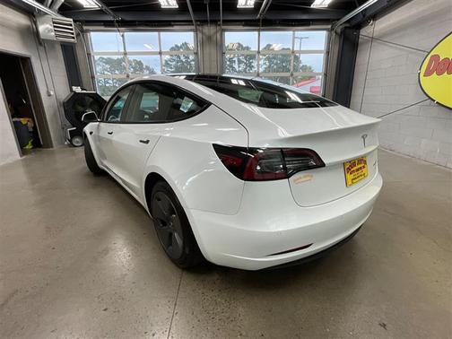 Pearl White Multi-Coat 2022 Tesla Model 3 Long Range