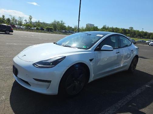 Pearl White Multi-Coat 2022 Tesla Model 3 Long Range