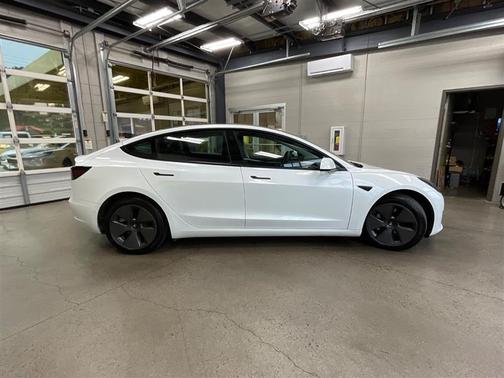 Pearl White Multi-Coat 2022 Tesla Model 3 Long Range
