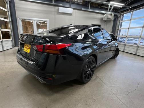 2021 Nissan Altima SR FWD