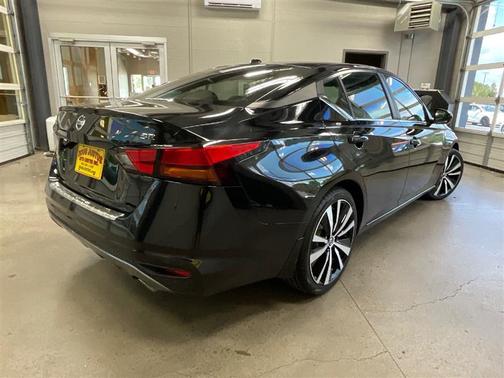 2021 Nissan Altima SR FWD