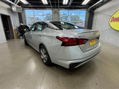 Brilliant Silver Metallic 2021 Nissan Altima S FWD