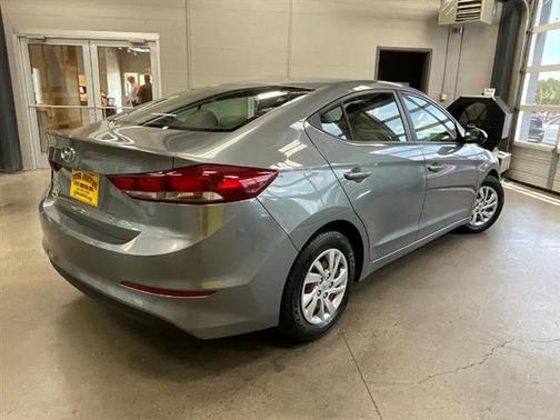 2018 Hyundai ELANTRA SE