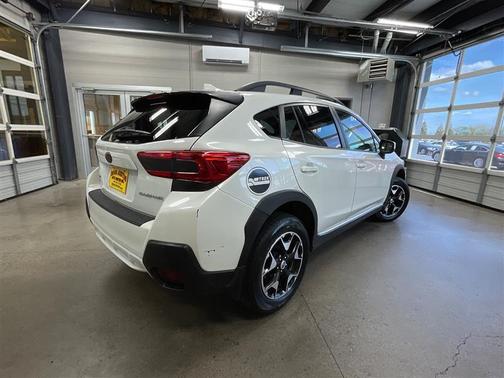 Crystal White Pearl 2018 Subaru Crosstrek 2.0i Premium