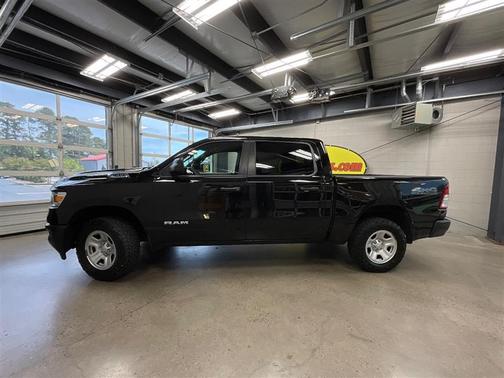 Diamond Black Crystal Pearlcoat 2022 RAM 1500 Tradesman