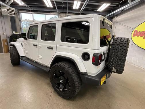 Bright White Clearcoat 2018 Jeep Wrangler Unlimited Sahara