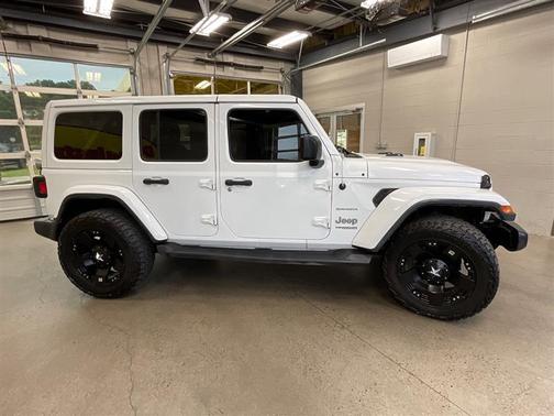 Bright White Clearcoat 2018 Jeep Wrangler Unlimited Sahara